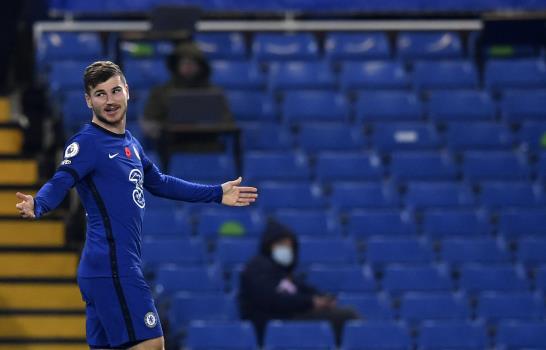 Manchester United conjura crisis; vence al Everton