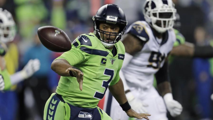 Wilson lanza 4 TDs y Seahawks se aferra al triunfo 30-29