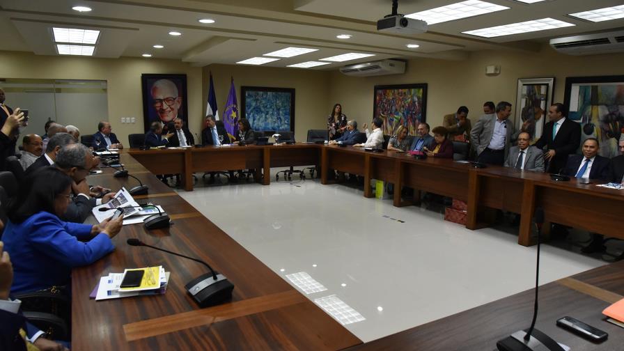 La crisis del PLD se agudiza y amenaza con dividir aun más a los grupos La crisis del PLD se agudiza y amenaza con dividir aun más a los grupos