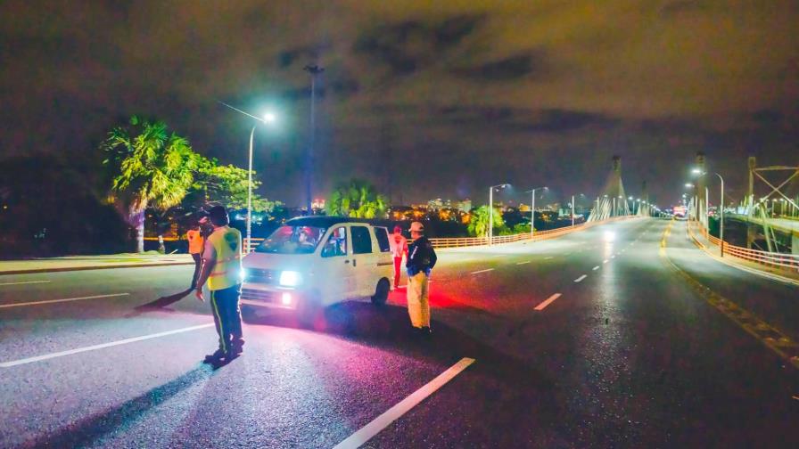 Casi 300 personas apresadas por violar el toque de queda