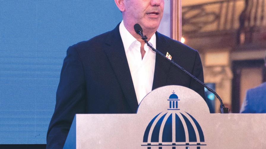 Abinader: “Vamos a tener que aprender a convivir con el COVID-19” Abinader: “Vamos a tener que aprender a convivir con el COVID-19”