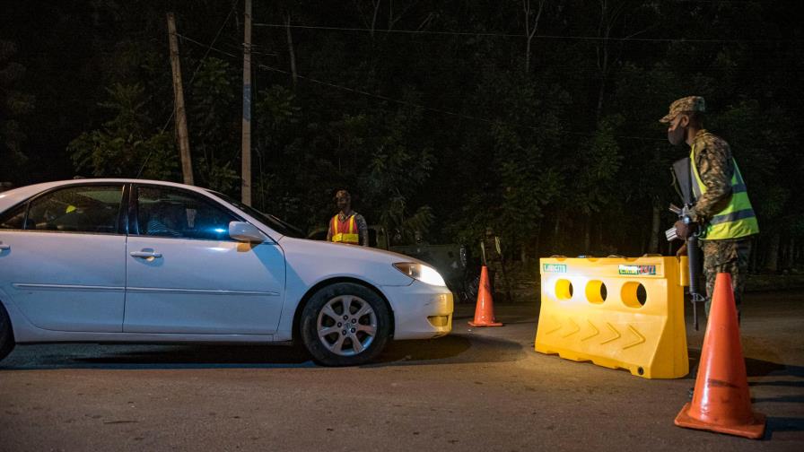 Toque de queda inicia hoy a las 10:00 de la noche Toque de queda inicia hoy a las 10:00 de la noche