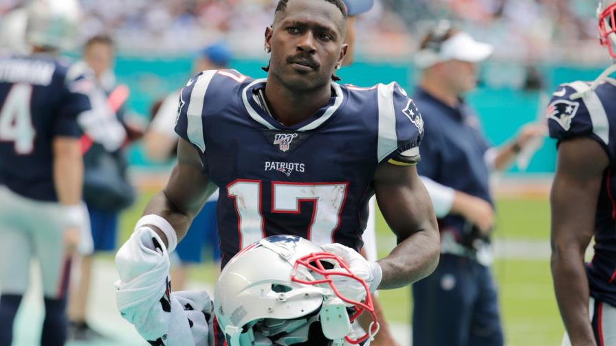 Bucs activan a Brown, quien estaba en lista de suspendidos
