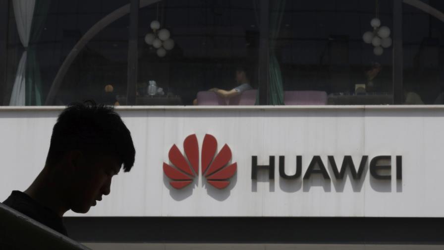 Huawei presenta celular plegable, pese a sanciones de EEUU