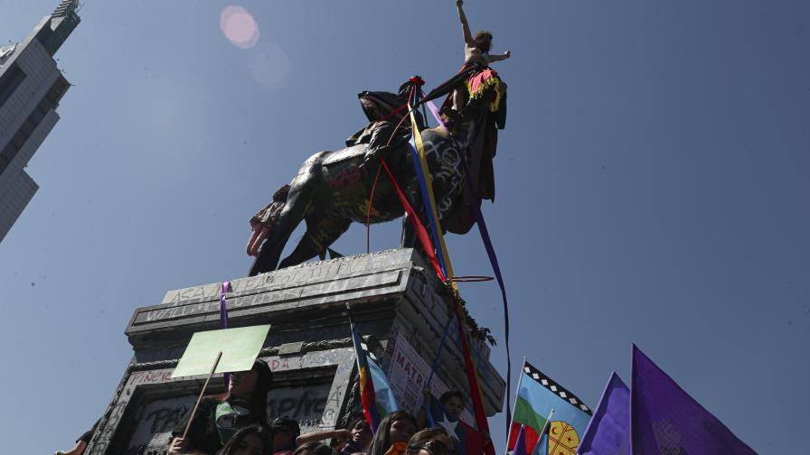 Masivas manifestaciones feministas en Chile y Argentina Masivas manifestaciones feministas en Chile y Argentina