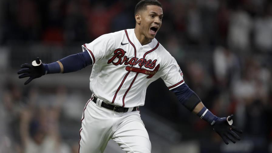 Adrianza y Bravos remontan para vencer a Filis en 12 innings