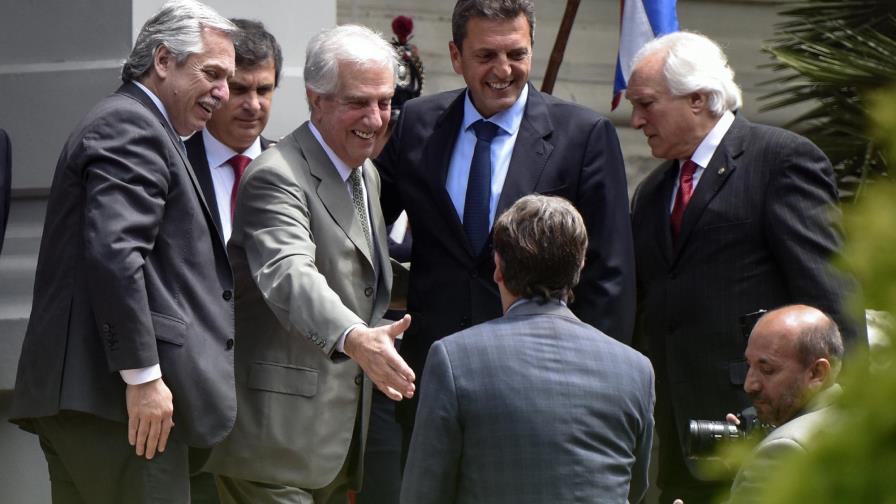 Presidente electo argentino elogia al oficialismo en Uruguay Presidente electo argentino elogia al oficialismo en Uruguay