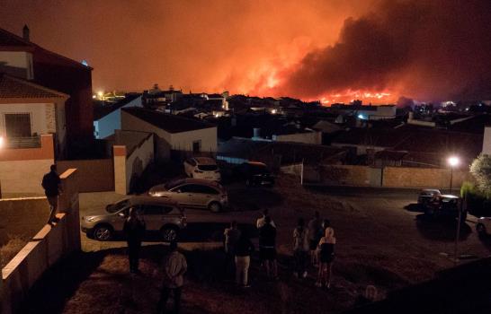 Evacuan a más de dos mil personas por incendios forestales en España