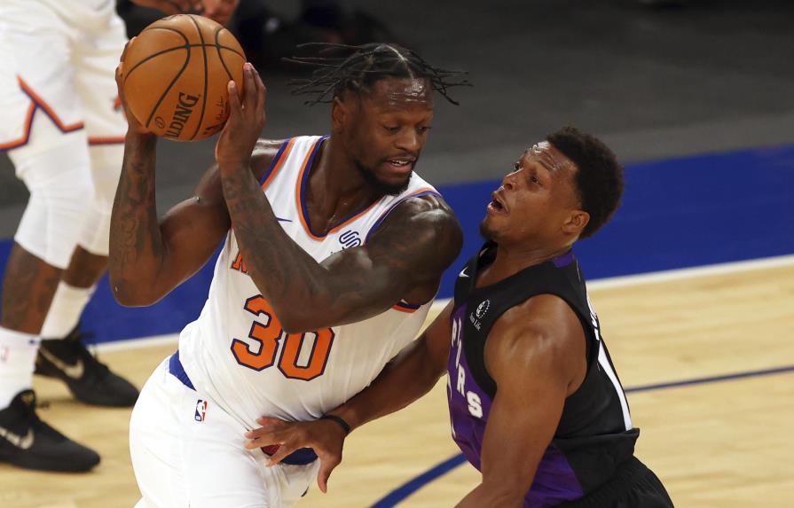 Knicks se recuperan tras perder ventaja y vencen a Raptors