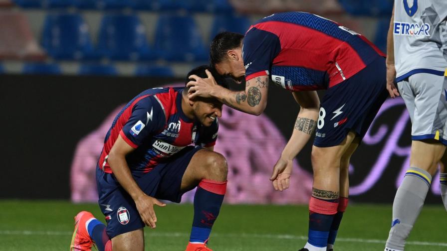 El descendido Crotone vence 2-1 al Verona en la Serie A
