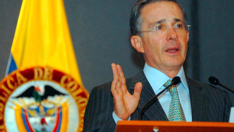 Expresidente Uribe dice que está preso por inferencias de la Corte Suprema