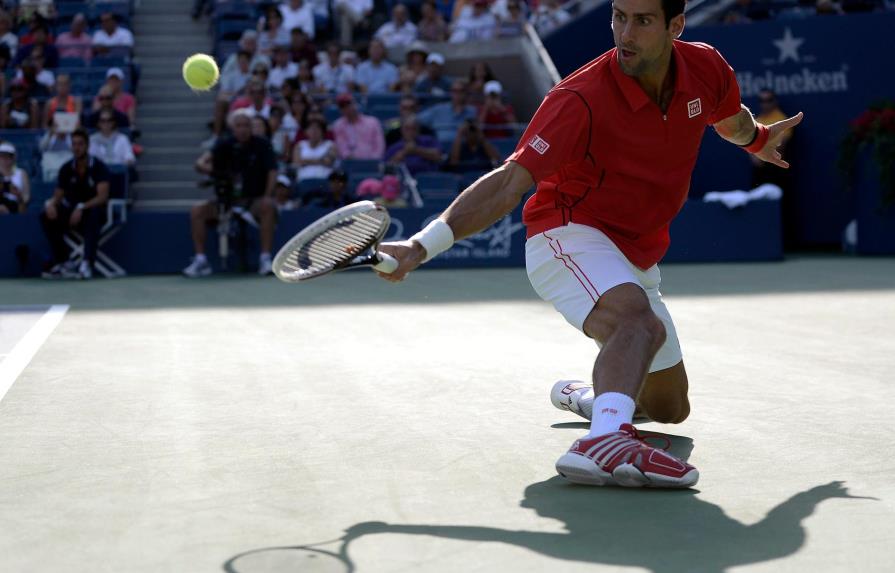 Novak Djokovic regresa con victoria en la primera ronda de Tokio