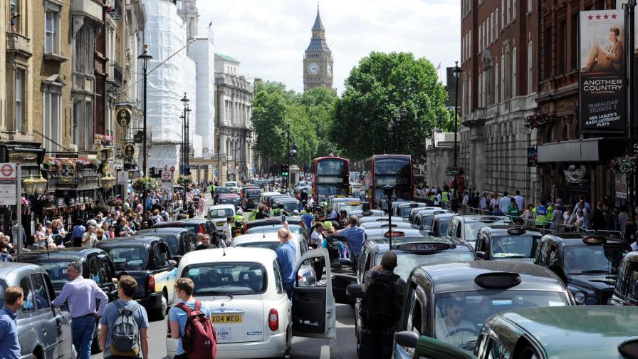 Aumento exponencial de covid en Inglaterra por contagios jóvenes no vacunados