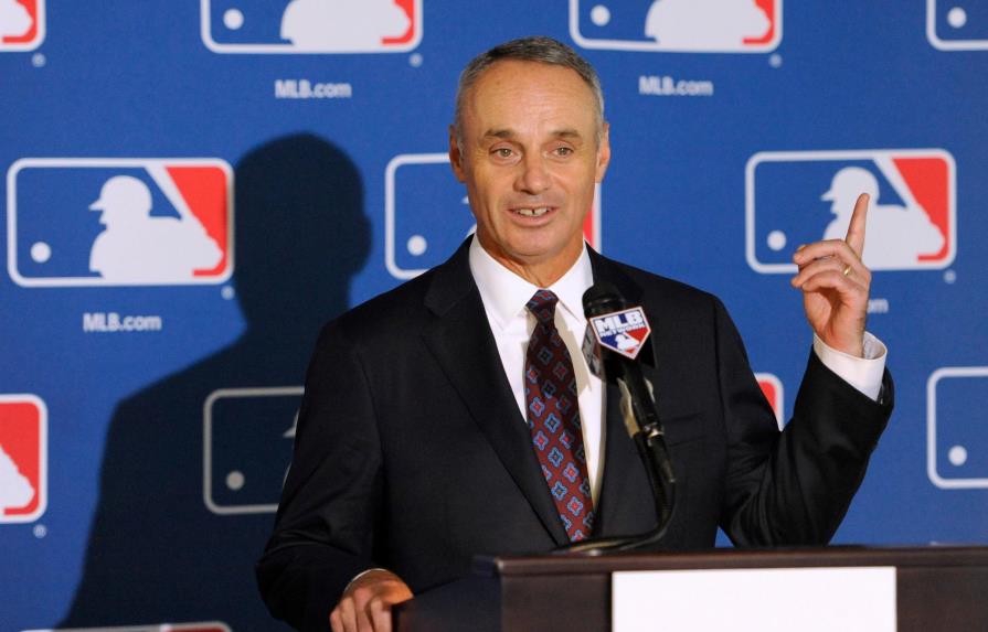 Comisionado de béisbol MLB desestima lenta negociación por agentes libres