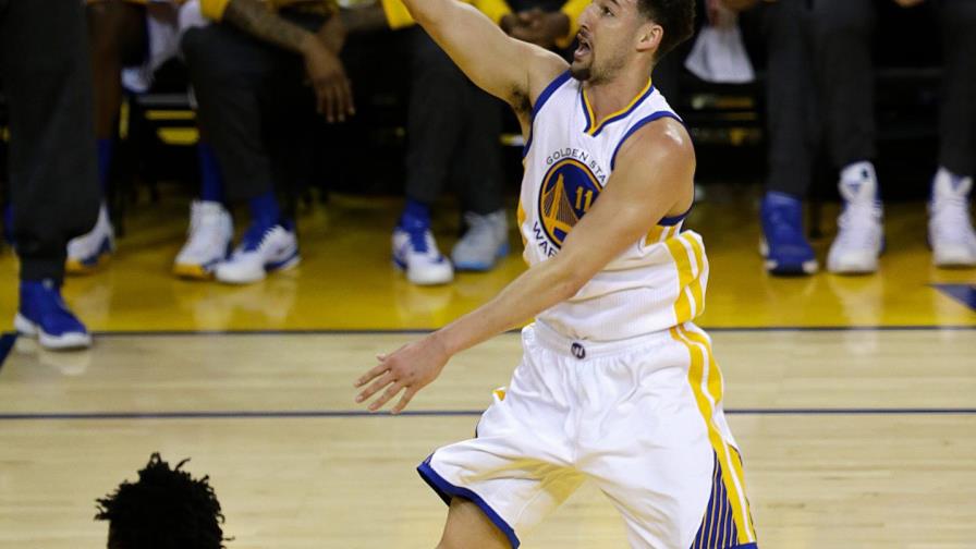 Fue exitosa la operación que le practicaron a Klay Thompson