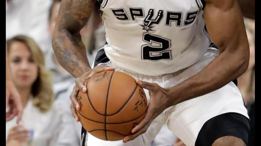 Kawhi Leonard demanda a Nike por derechos de su logotipo