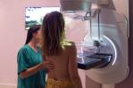 Novedoso tratamiento reduce recurrencia y muerte en cáncer de mama, dice estudio