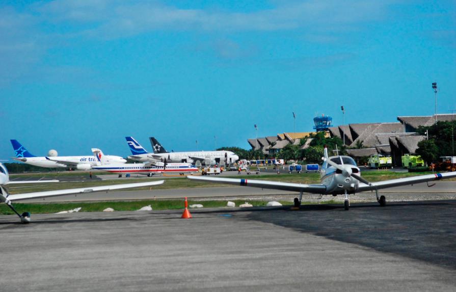 Gobierno británico traslada a turistas varados en República Dominicana por quiebra de Thomas Cook