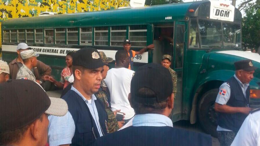 Llega a Haití un nuevo vuelo con 53 deportados desde EE.UU. Llega a Haití un nuevo vuelo con 53 deportados desde EE.UU.