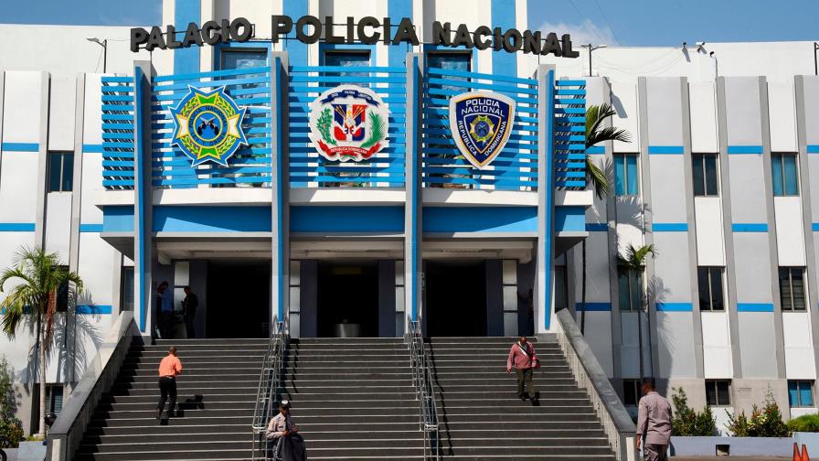 Enjuiciarán cuatro policías por muerte de hombre mientras compraba droga en Moca Enjuiciarán cuatro policías por muerte de hombre mientras compraba droga en Moca