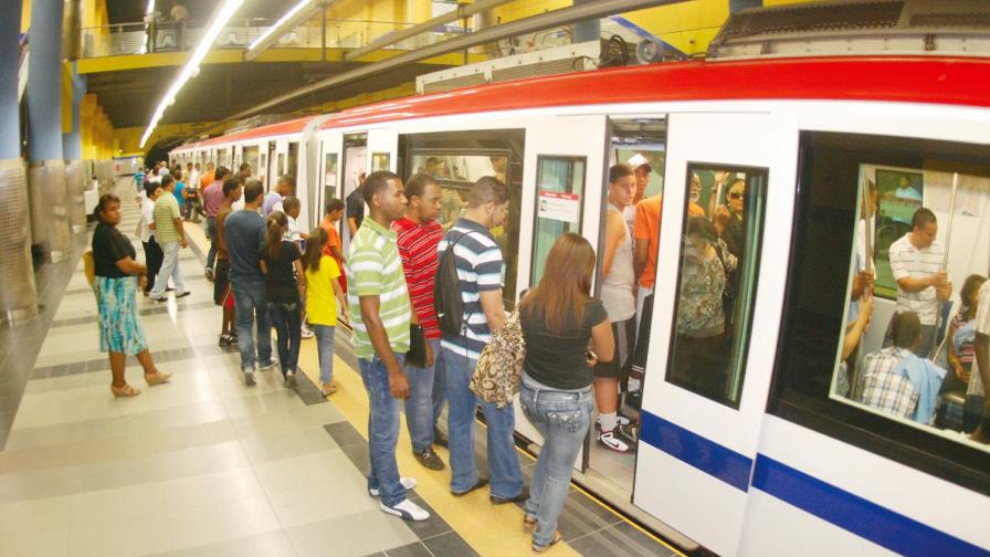 Dominicanos pueden vacunarse en estaciones del Metro y el teleférico Dominicanos pueden vacunarse en estaciones del Metro y el teleférico