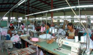 Ministro de Educación dice aumento del gasto en uniformes se debe a mayor cantidad