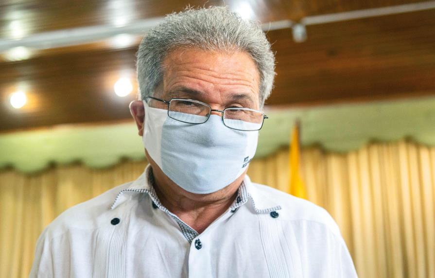 Médicos acusan a Feris Iglesias de apandillarse con el empresariado