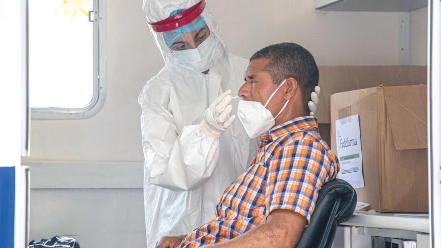 La mayoría de las personas infectadas con coronavirus muestra síntomas La mayoría de las personas infectadas con coronavirus muestra síntomas