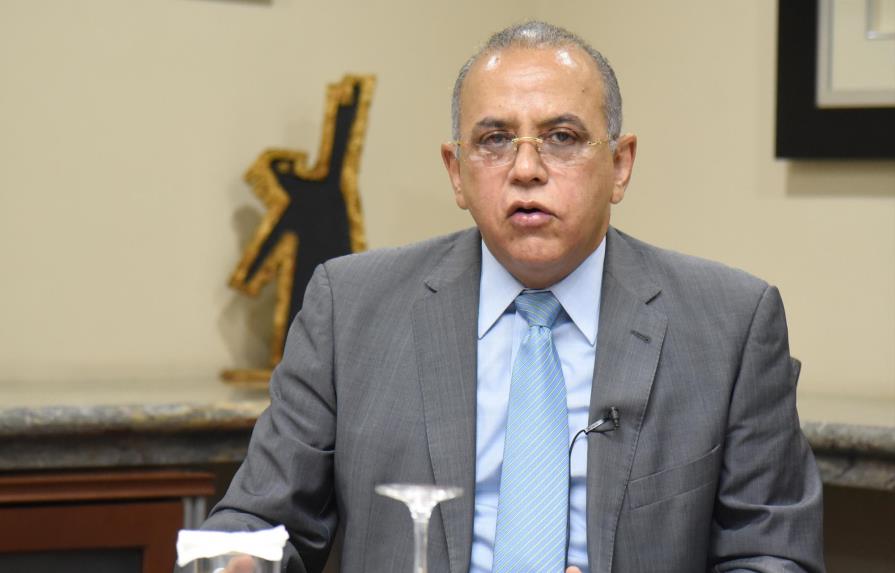Ministro de Salud Pública llama a comercios a evitar aglomeraciones en diciembre