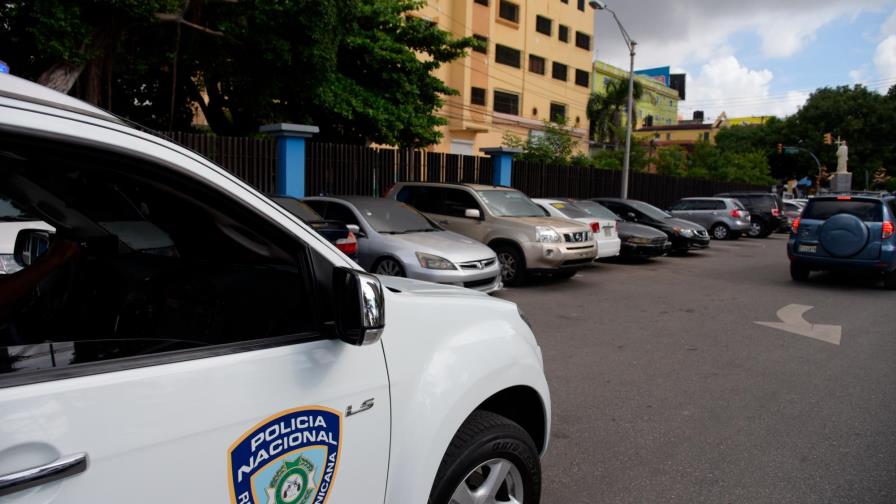 Policía identifica y persigue a dos que mataron a tiros a un “amigo” en Santiago