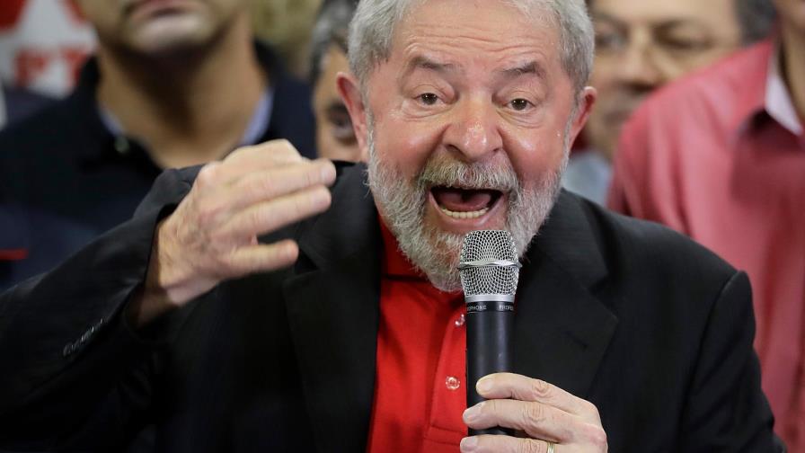 Lula dice que quiere ser candidato y que lo decidirá entre febrero y marzo