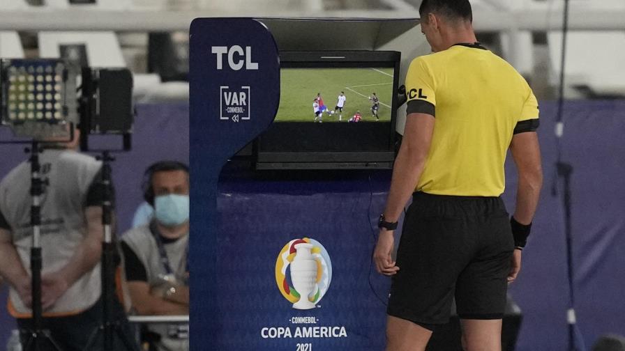 Chile no quiere toparse más con árbitro colombiano Roldán Chile no quiere toparse más con árbitro colombiano Roldán