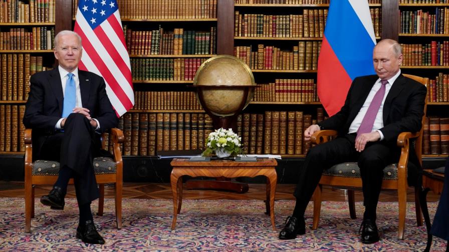 Empellones con periodistas durante cumbre Biden-Putin