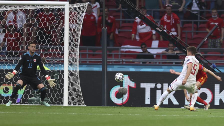 Dinamarca golea a Gales 4-0, pasa a 4tos de final de la Euro Dinamarca golea a Gales 4-0, pasa a 4tos de final de la Euro