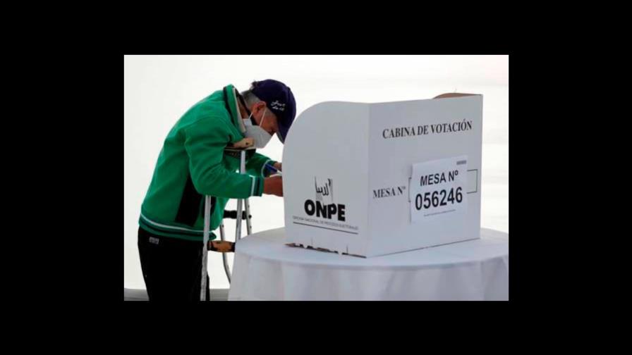 El ausentismo de miembros de mesas añade caos e incertidumbre a elecciones en Perú