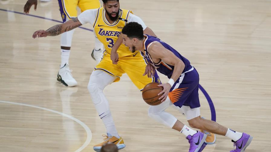 Booker anota 47, Suns despiden a campeón Lakers en 1ra ronda
