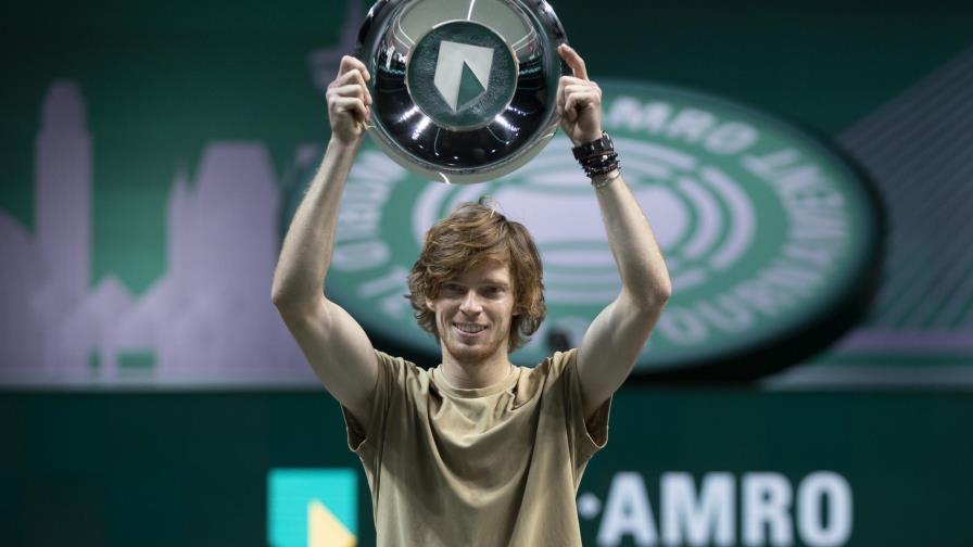 Rublev derrota a Fucsovics para coronarse en Rotterdam