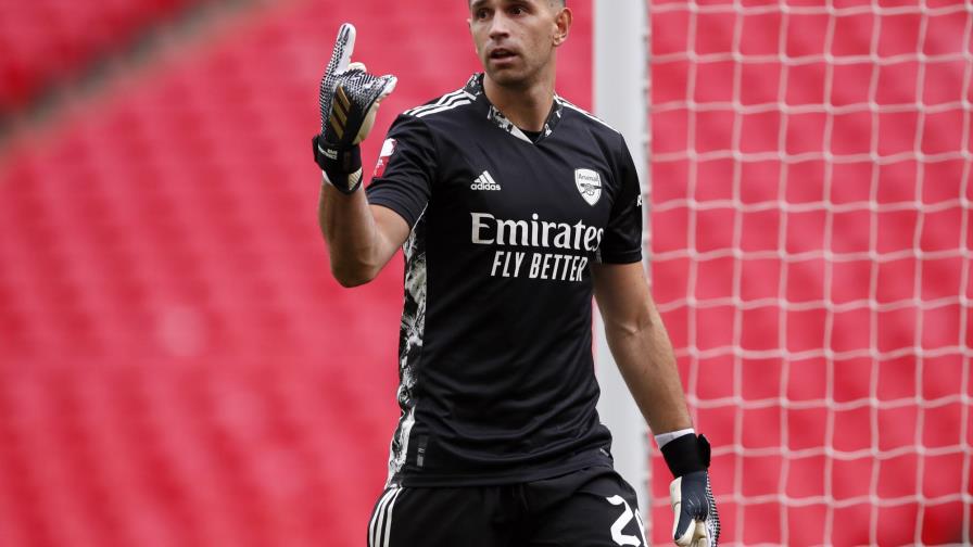 Aston Villa ficha al arquero argentino Emiliano Martínez