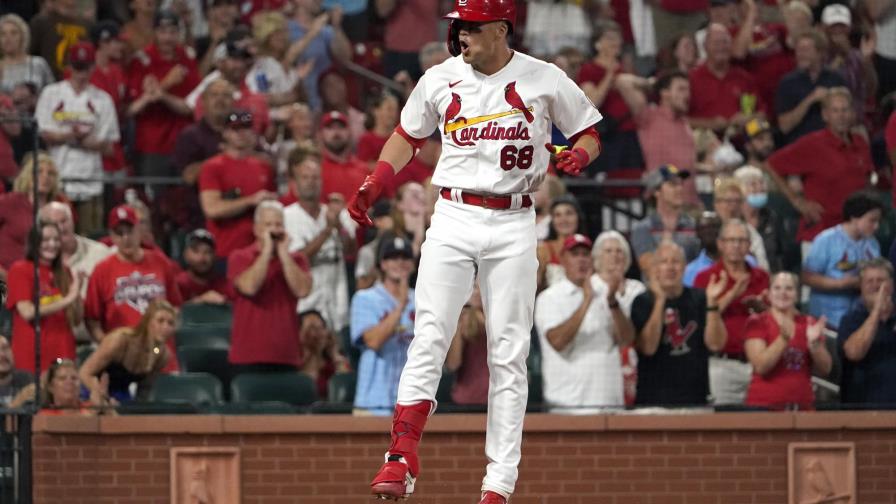 Cardenales evitan barrida; derrotan a Cerveceros