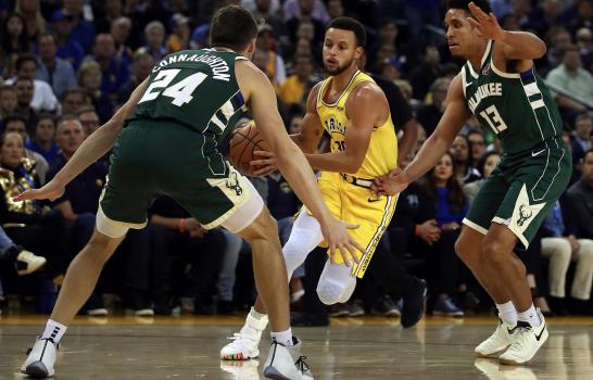 Curry se lesiona, Bucks cortan racha de triunfos de Warriors