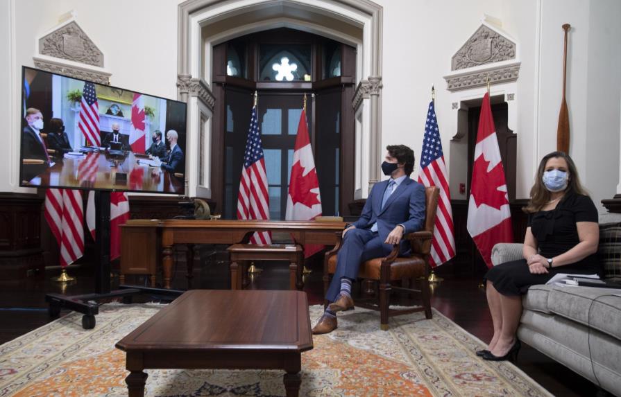 Más políticas y menos pompa en 1ra reunión Biden-Trudeau