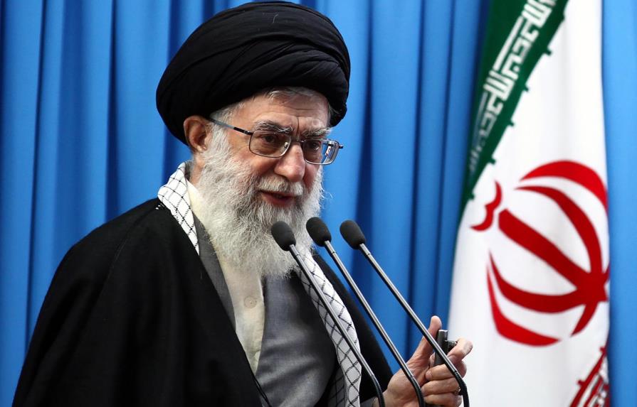Jamenei: Trump es un “payaso” que traicionará a iraníes
