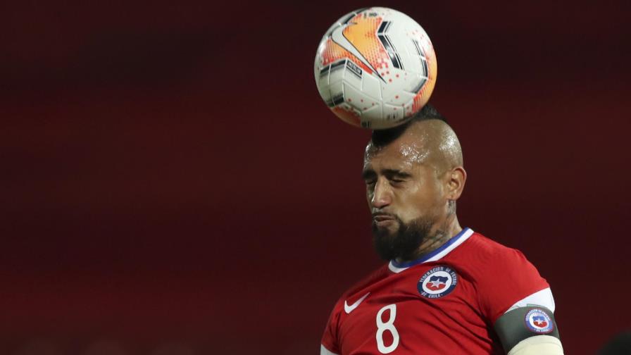Con doblete de Vidal, Chile vence a Perú y revive