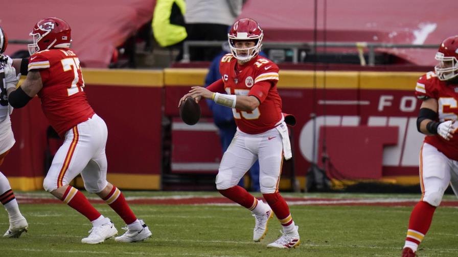 Continuarán pases largos en finales de conferencia de NFL