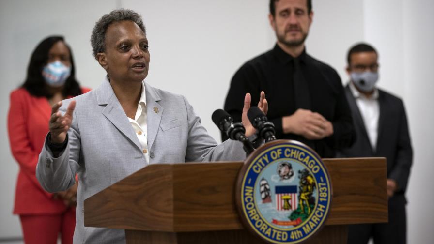 Escuelas de Chicago planean 2 días de clases presenciales