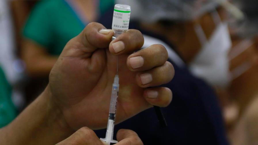 Bolivia recibe otro medio millón de vacunas chinas Sinopharm contra la covid