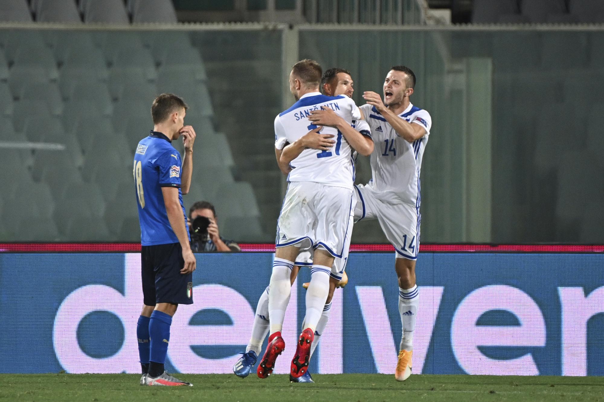 Italia empata con Bosnia, que le corta su racha de triunfos