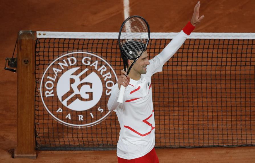 Djokovic arrolla a Galán y avanza en el Abierto de Francia