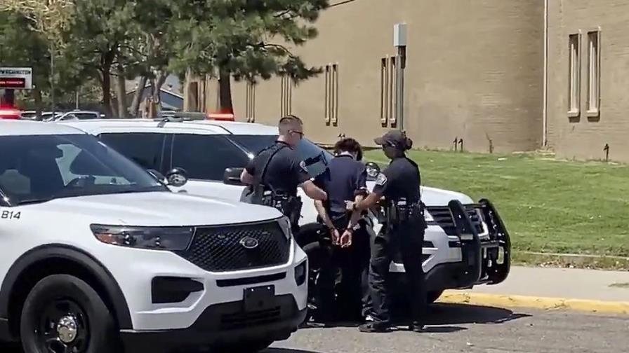 Tiroteo en escuela de Albuquerque deja un muerto y un detenido
