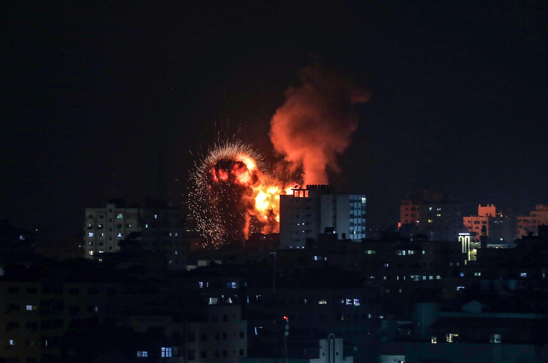 Bombardeos dejan al menos 20 muertos en Gaza